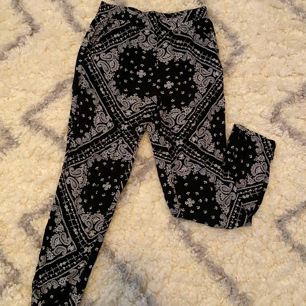 FOREVER 21 - Straight Leg Paisley Pants, Black, Size Small